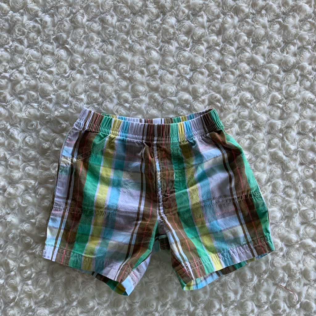 5/$25size 12 Months Carter’s Colorful Plaid Shorts